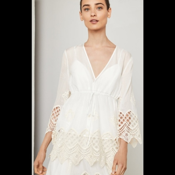 🆕️ BCBGMAXAZRIA Scalloped Embroidery Top Size S - Picture 3 of 15